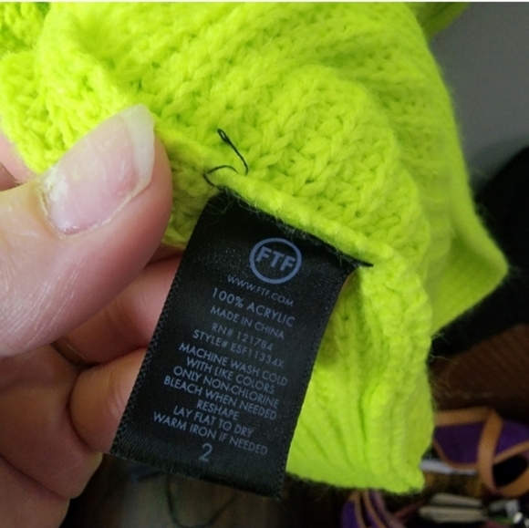 Like new Fashion to figure neon green sweater size 2 - Picture 4 of 4